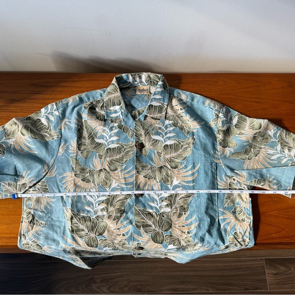 Hawaiian short sleeve button-up - Picture 6 of 7